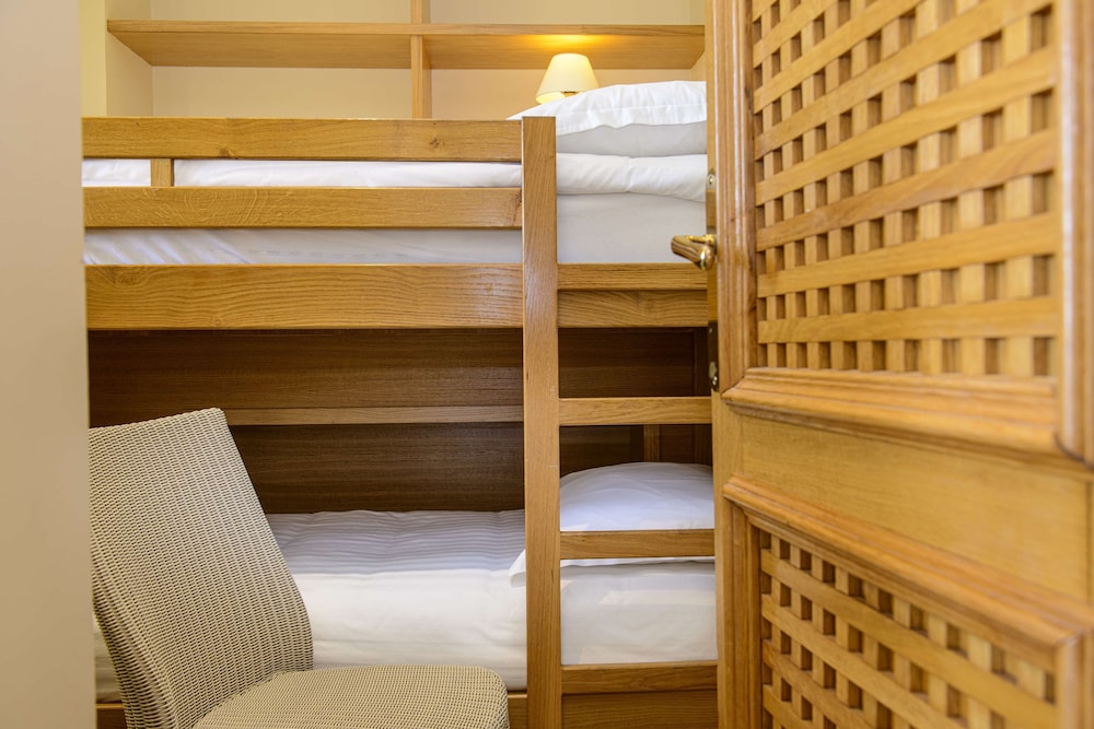 Family Suite, 1 Queen Bed, Terrace, Pool View (Bunk beds) photo 3