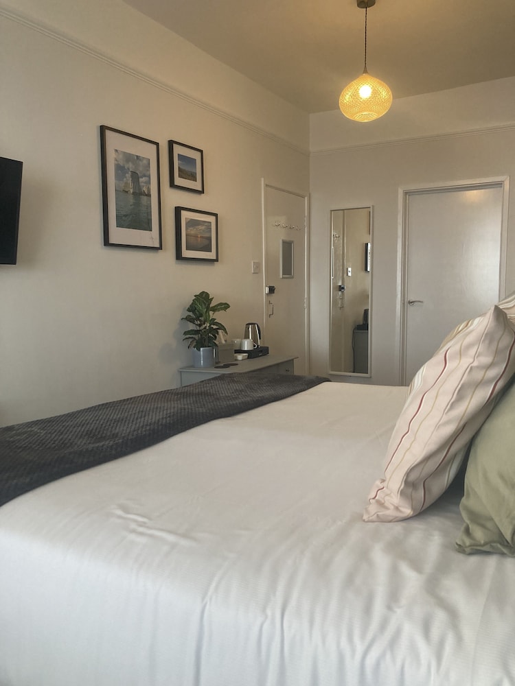 Double Room, Sea View (Room 6, Clarence) photo 2
