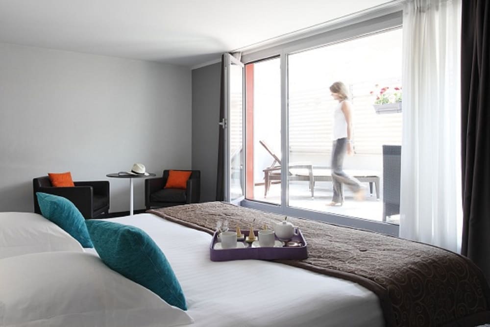 Deluxe Room, Terrace, Street view photo 3
