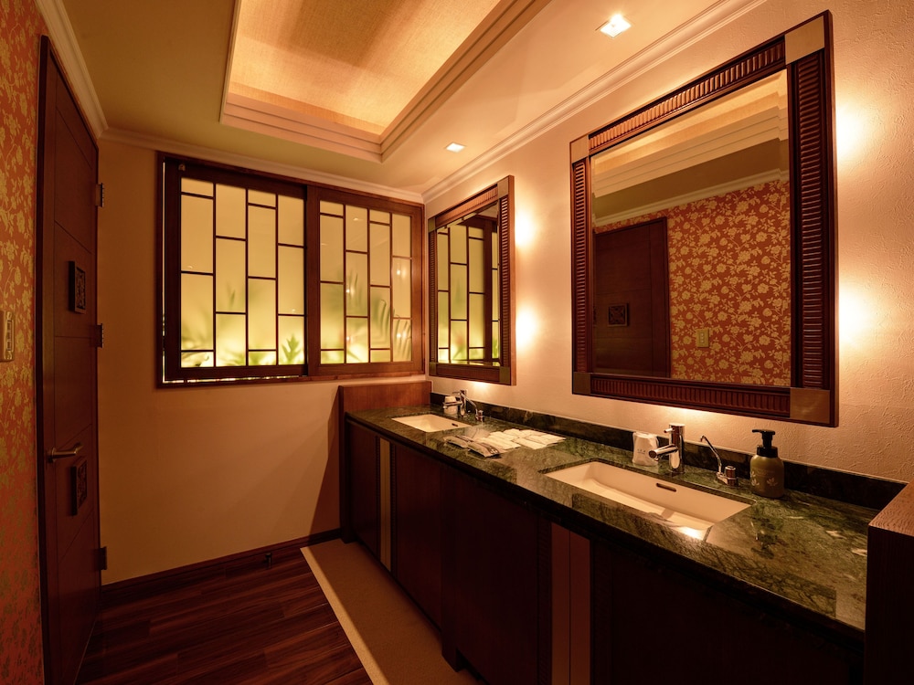 Deluxe Double Room, 1 Queen Bed, Smoking, Private Bathroom photo 2