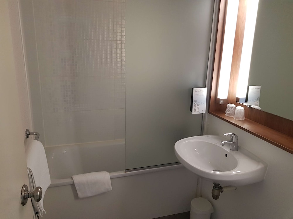 Standard Room, 2 Twin Beds - Photo 6