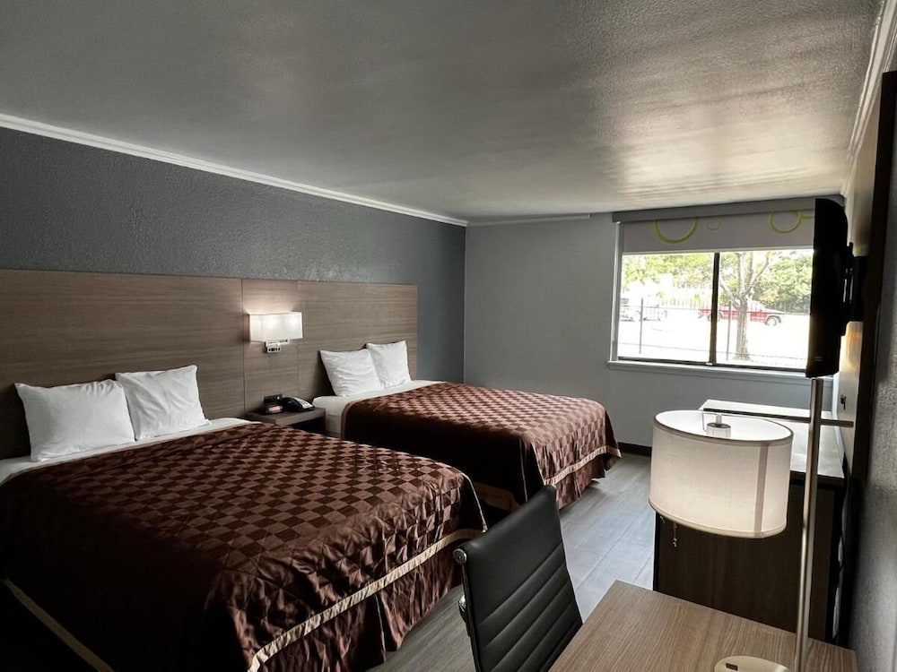 Room, 2 Queen Beds, Non Smoking - Photo 4