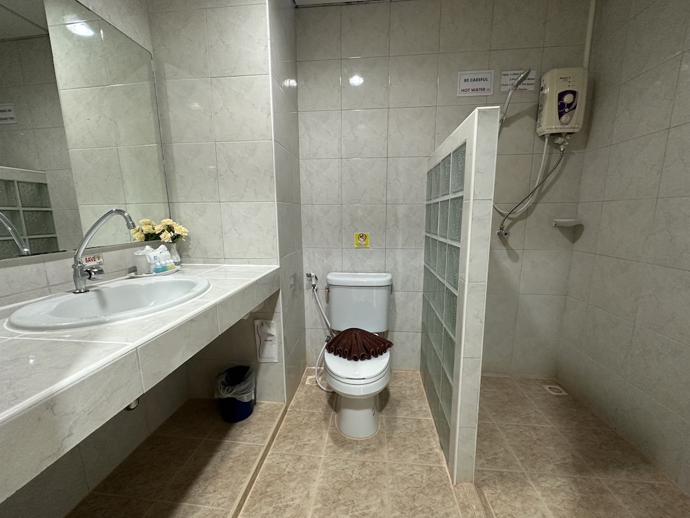 Deluxe Twin Room - Photo 10