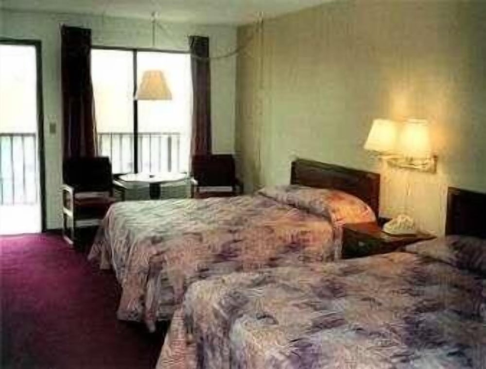 Room, 2 Queen Beds - Photo 1