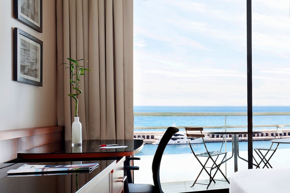 Superior Room, 1 King Bed, Sea View (Balcony)