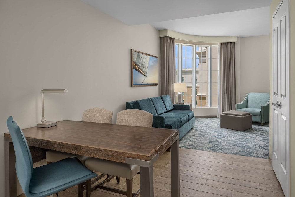 Studio Suite, 1 King Bed, Harbor View, Corner - Photo 4