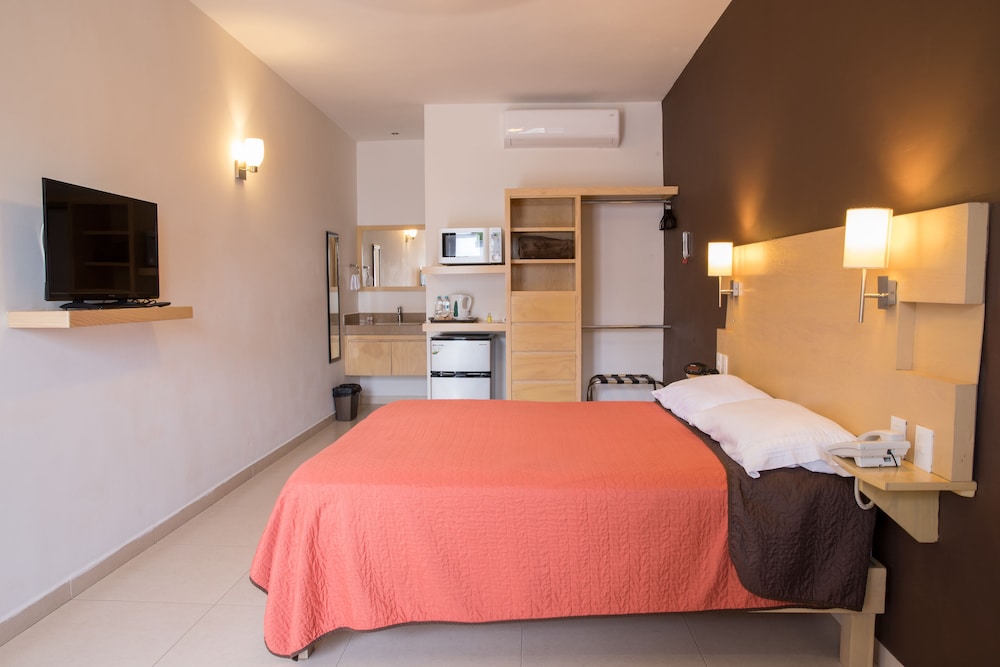 Superior Room, 1 Queen Bed photo 1
