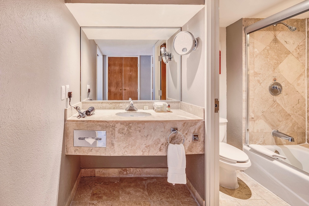 Master Suite, 3 bedrooms, Plus - Photo 1