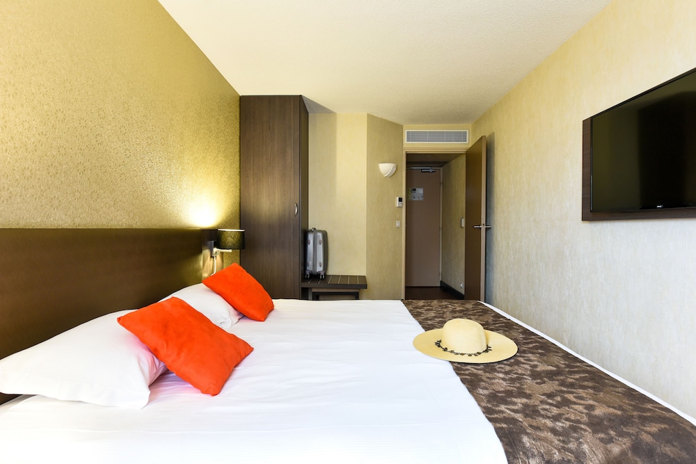 Comfort Room, 1 Queen Bed, Non Smoking, Hill View - Photo 5