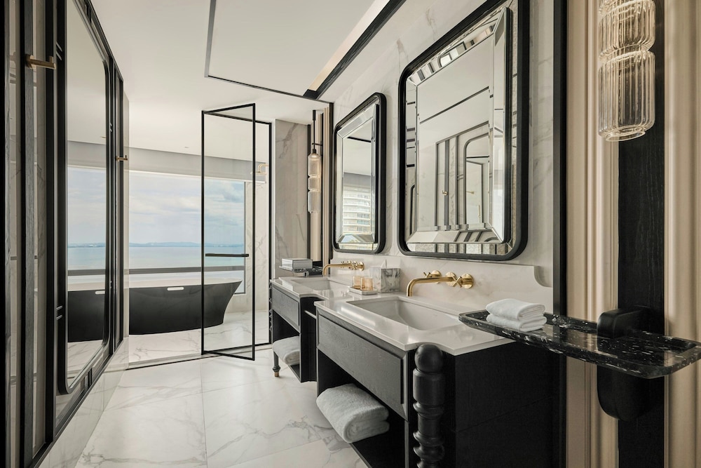 Room, 1 King Bed (City View) - Photo 2