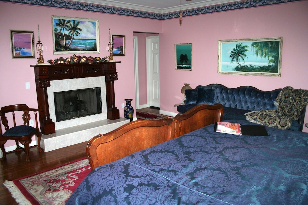 Presidential Studio Suite, 1 King Bed with Sofa bed, Jetted Tub, LakeView Not Pet Friendly(Heavenly) photo 2