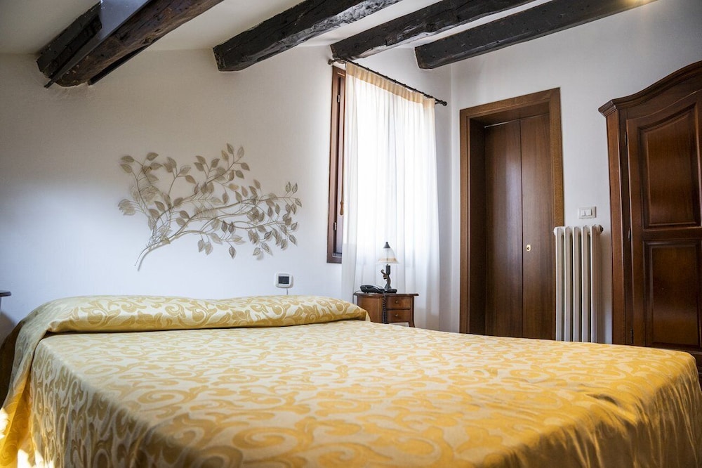 Standard Double Room photo 3