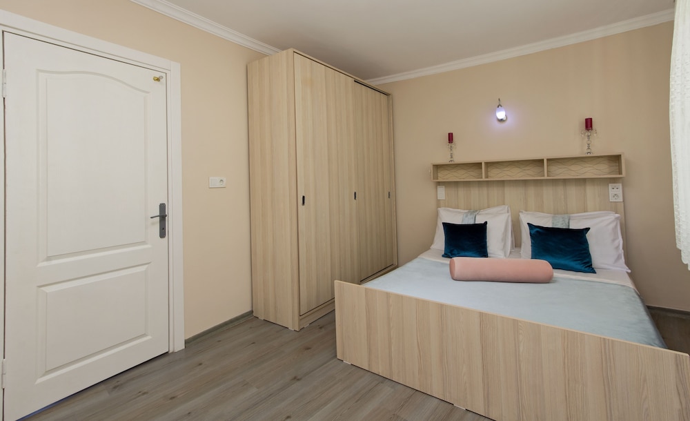 Family Apartment, 2 Bedrooms, City View photo 3
