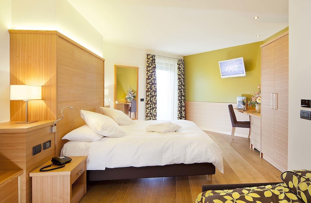 Deluxe Double Or Twin Room, Balcony photo 1