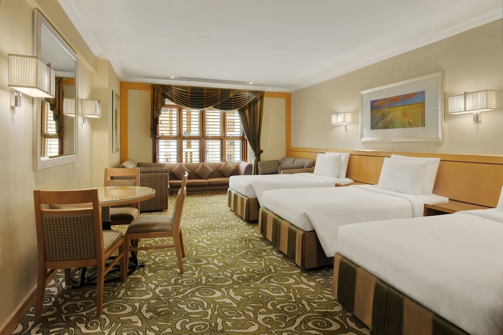 Family Room with Three Twin Beds photo 3