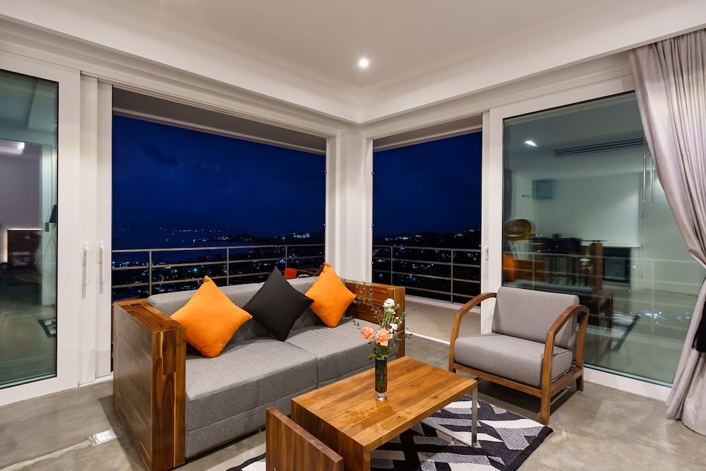 Grand Deluxe Corner Suite - Photo 10