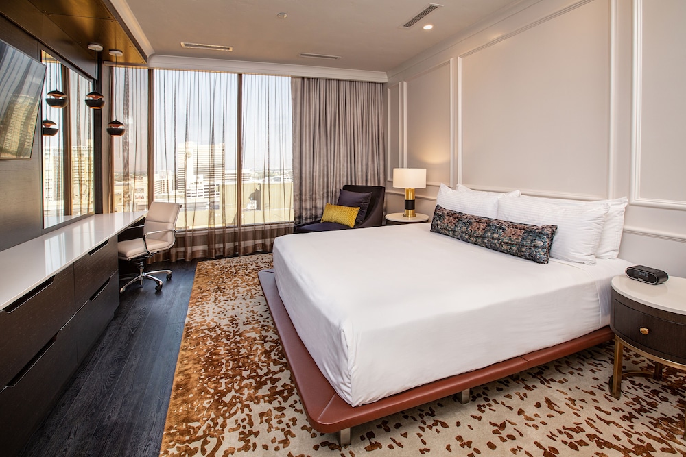 Aspen Tower Signature Suite II photo 1