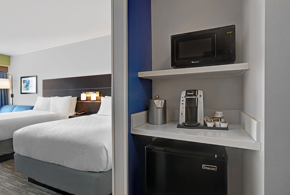 Suite, 2 Queen Beds, Accessible (Comm, Accessible Tub) photo 1