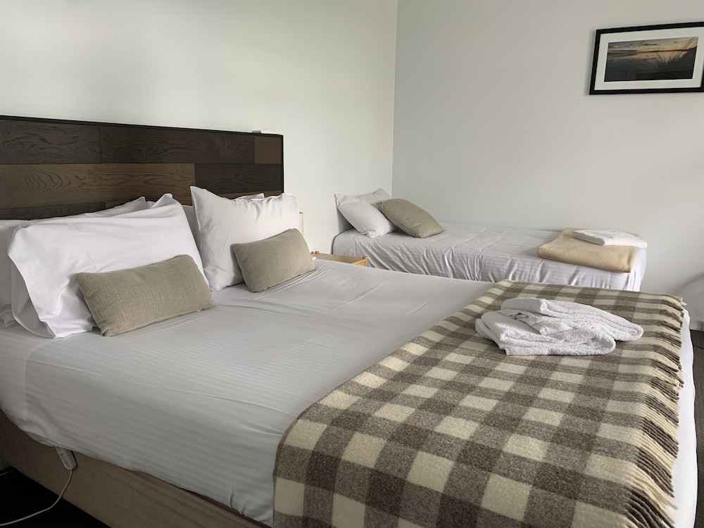 Queen Twin Spa Suite photo 3