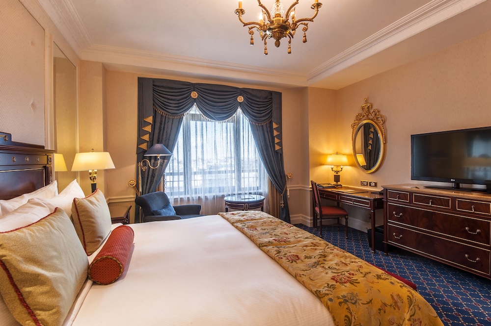 Fairmont Gold, Room, 1 Double Bed - Photo 1
