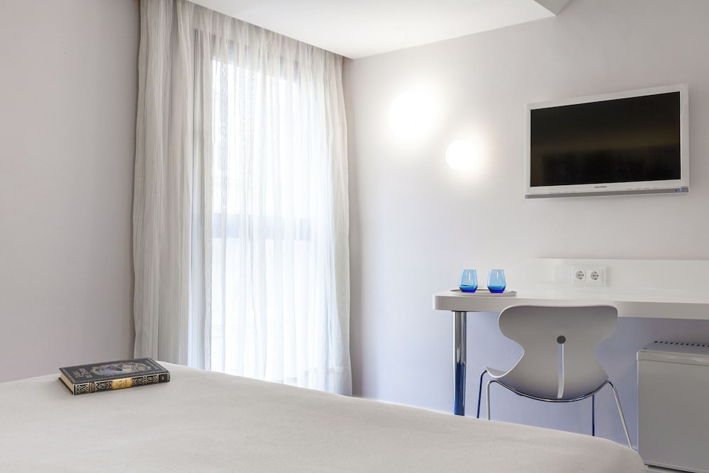 Double Room - Photo 12