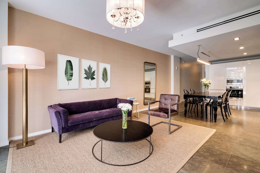 One Bedroom Suite with Terrace - Photo 1