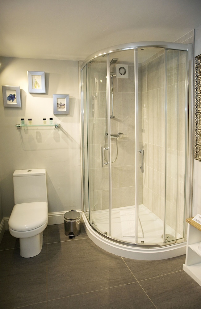 Family Suite, Ensuite photo 3