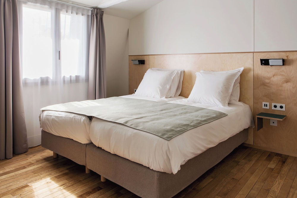 Superior Triple Room thumbnail 5