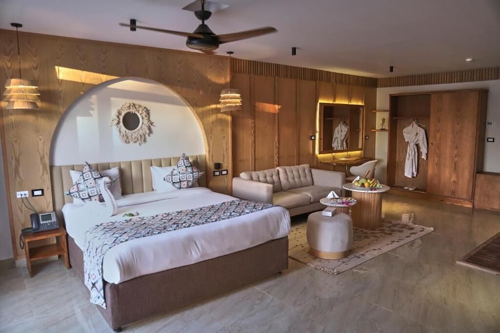 HoneyMoon Bungalow photo 2