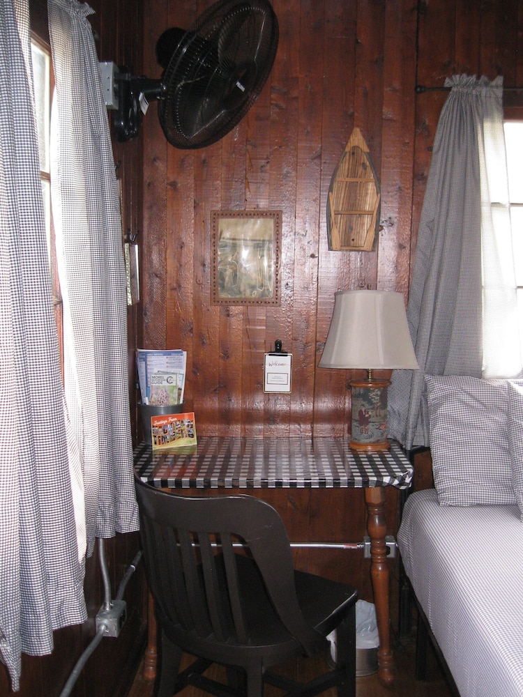 Cabin #4 - Gone Fishin' photo 1