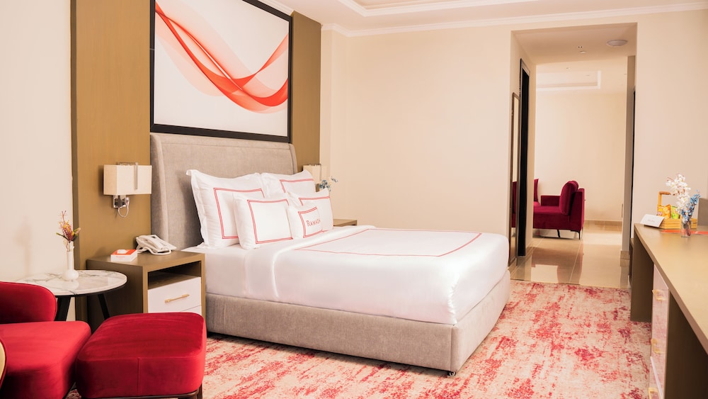 Deluxe Suite, 1 King Bed - Photo 1