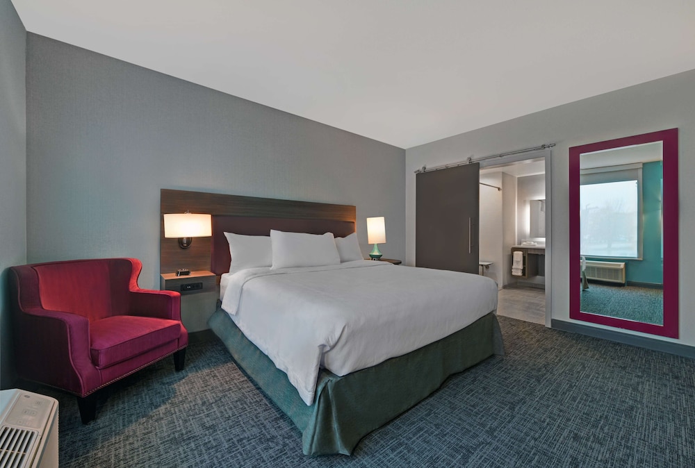 Suite, 1 King Bed, Accessible (Roll-In Shower) - Photo 1