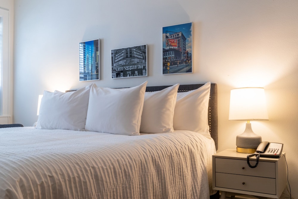 Premier Room, 1 King Bed with Sofa bed photo 1