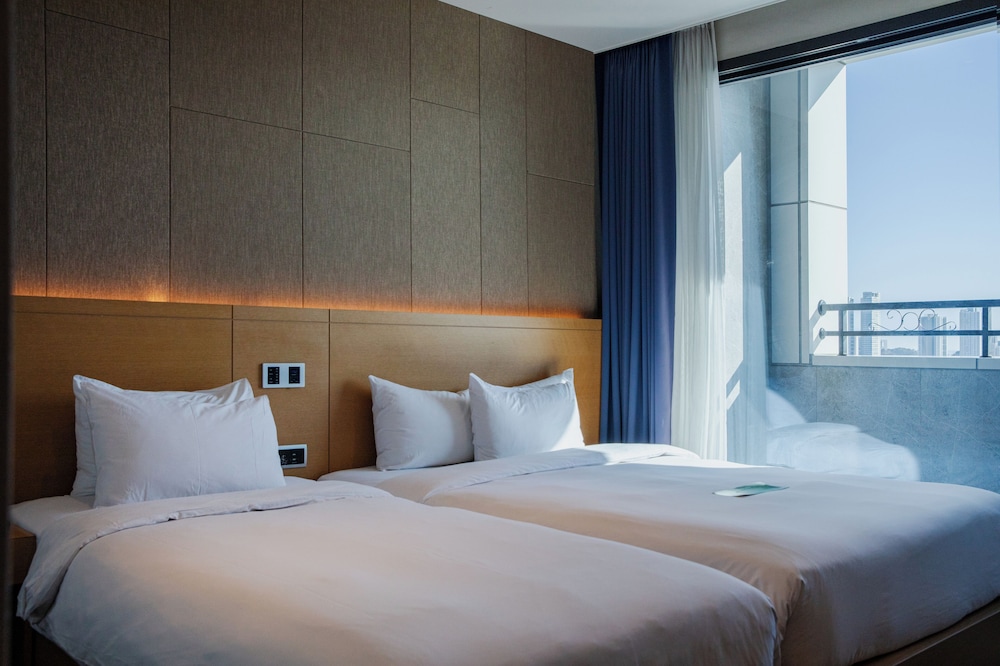 [Healing Stay PKG] Family Room (Lake City View) + Choksan SPA pass for 2