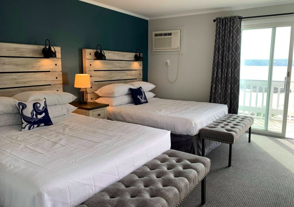 Standard Room, 2 Queen Beds, Balcony, Pool View (Anchor Building) photo 1