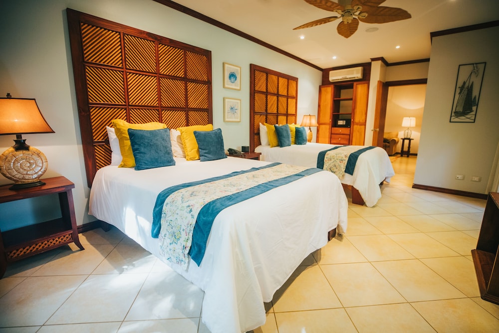 Ocean Front Suite Family - Photo 4