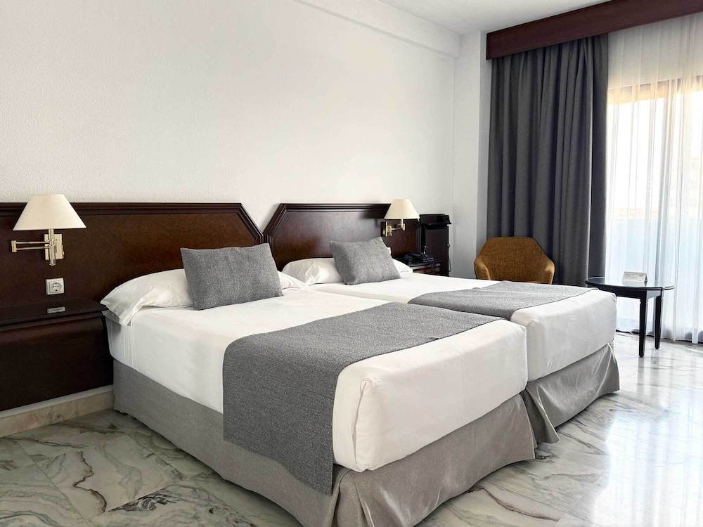 Premium Twin Room (1 adult)