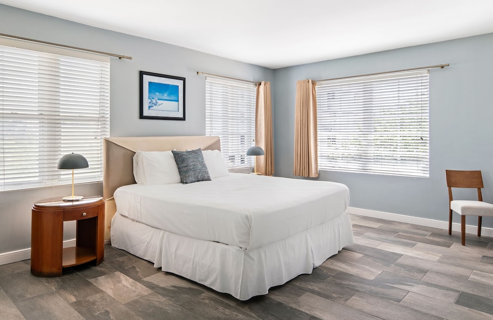 King Room - La Flora Building (Self Check-in)