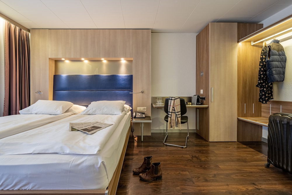 Single Room thumbnail 5