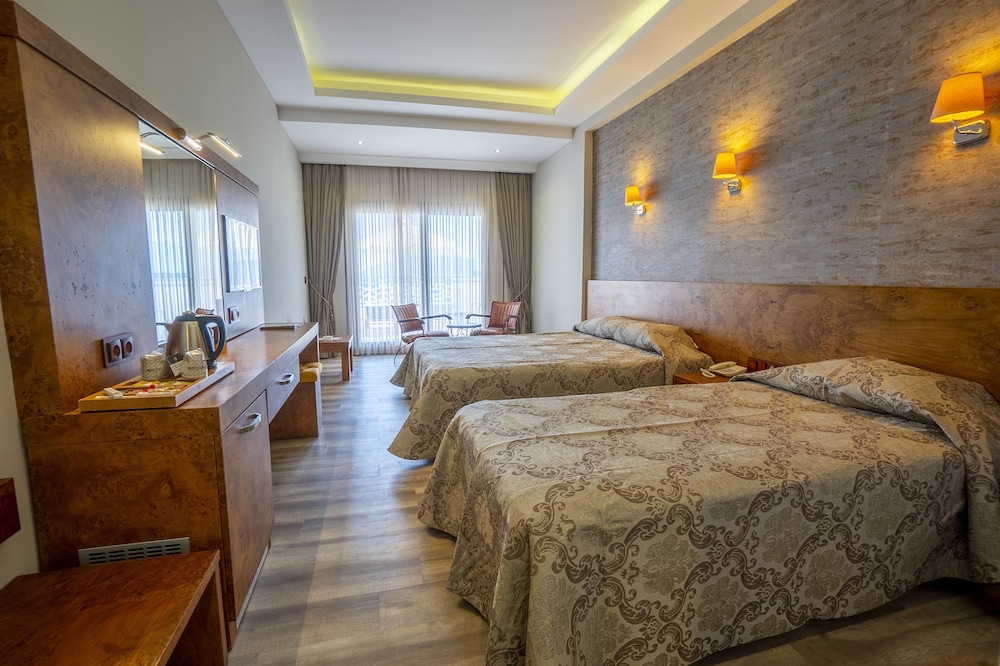 Deluxe Room, Sea View - Photo 2