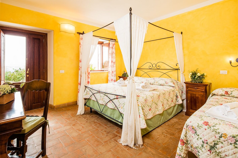 Classic Double or Twin Room photo 3