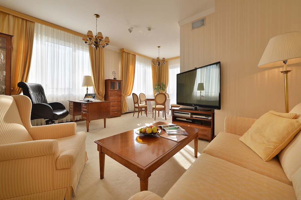 Deluxe Suite, 1 Bedroom, Terrace, City View (Including daily refilled free minibar) - Photo 2