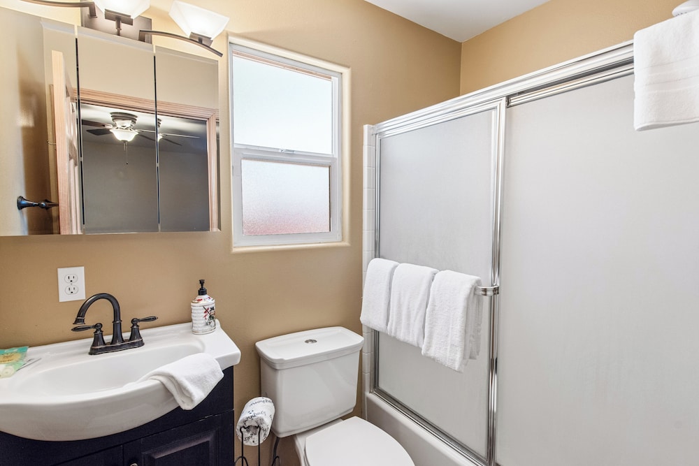 Cabin, Multiple Beds, Hot Tub, Mountain View photo 3