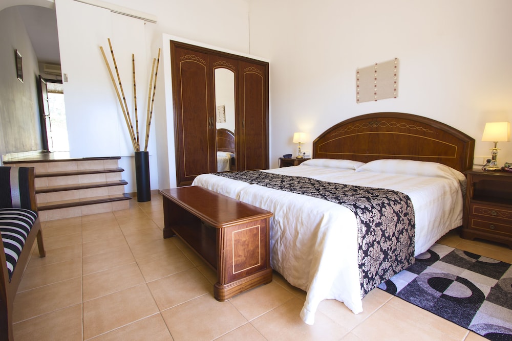 Premier Apartment, 1 Bedroom, Garden View photo 2