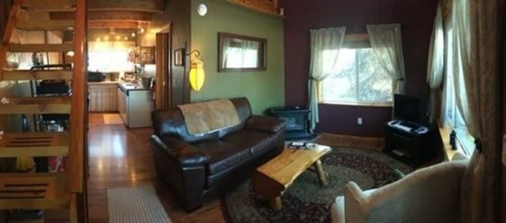 Moose Cabin photo 2