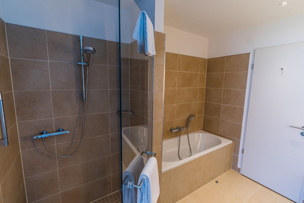 King One Bedroom Suite - Photo 16