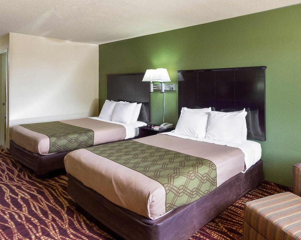 Standard Room, 2 Queen Beds, Smoking - Photo 1