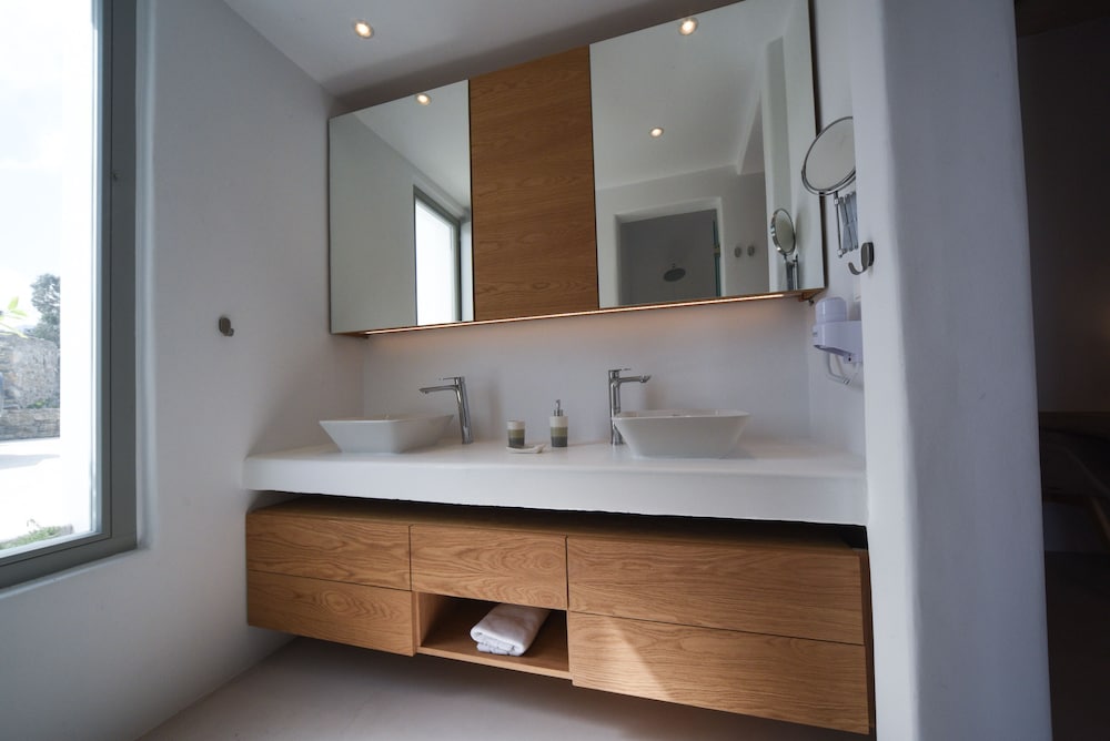 Superior Suite, Jetted Tub, Sea View - Photo 20