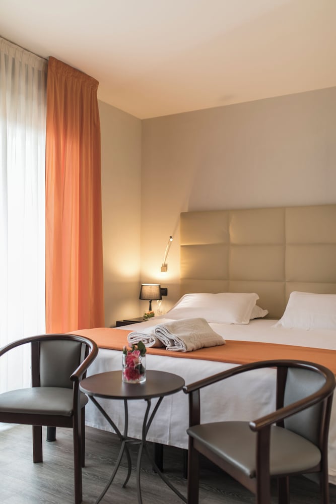 Superior Double or Twin Room - Photo 1