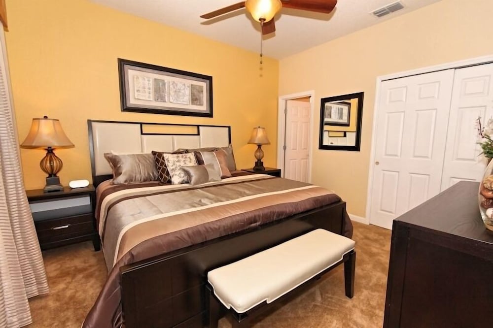 4 Bedroom Pool Home photo 1